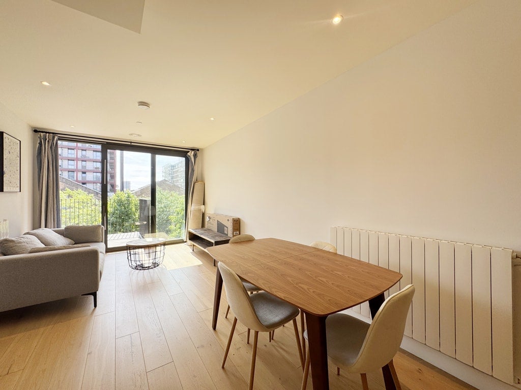Flat Major Draper Street in Greater London