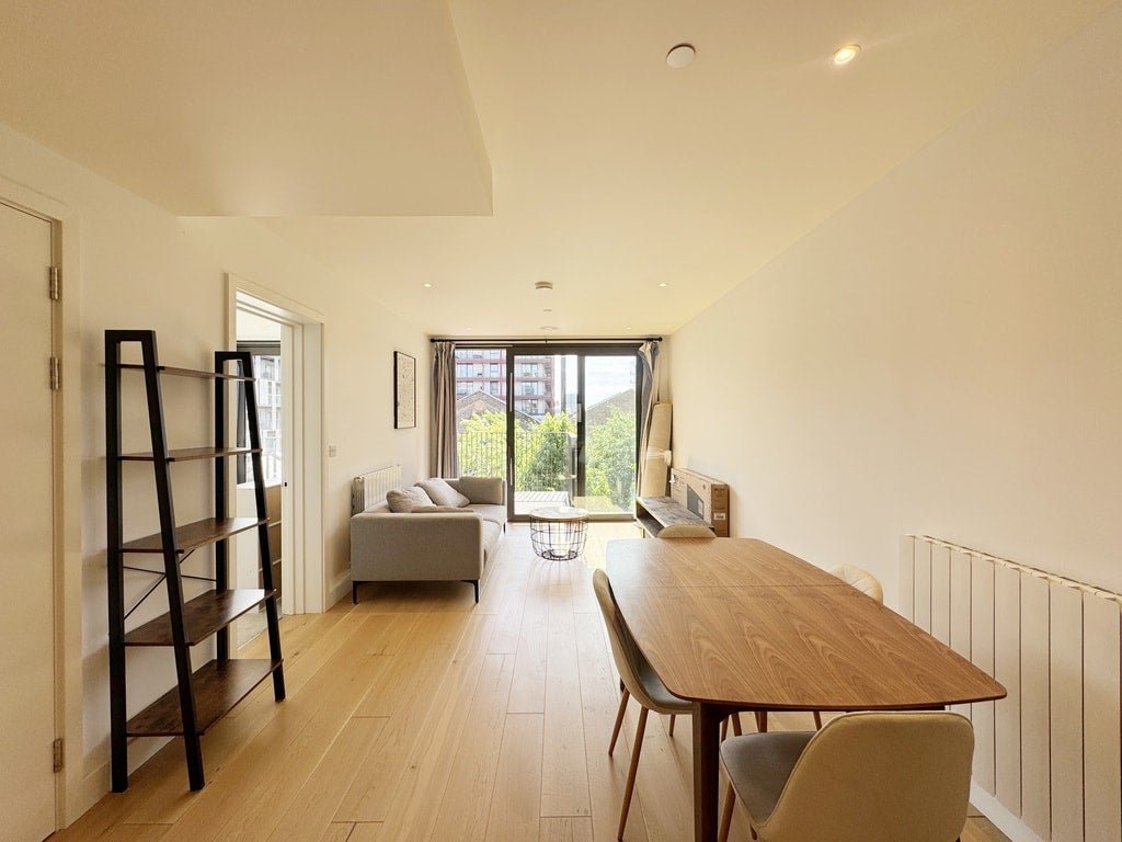 Flat Major Draper Street in Greater London