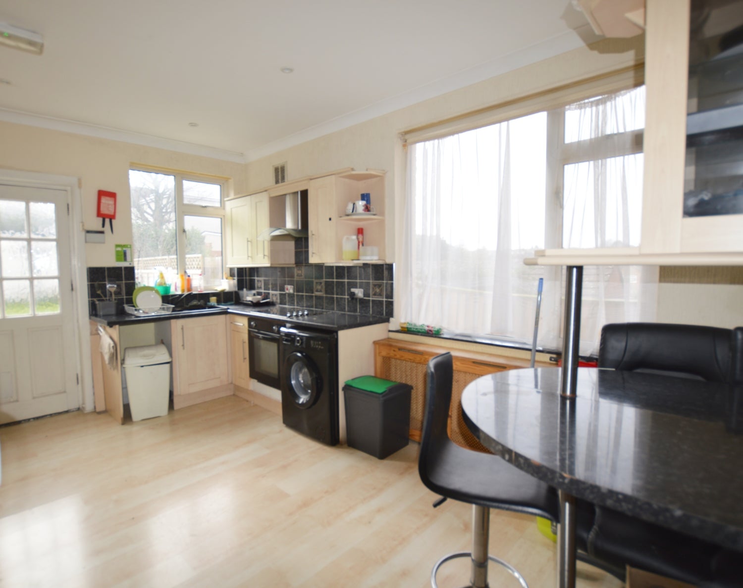 Room Crest Road in Poole