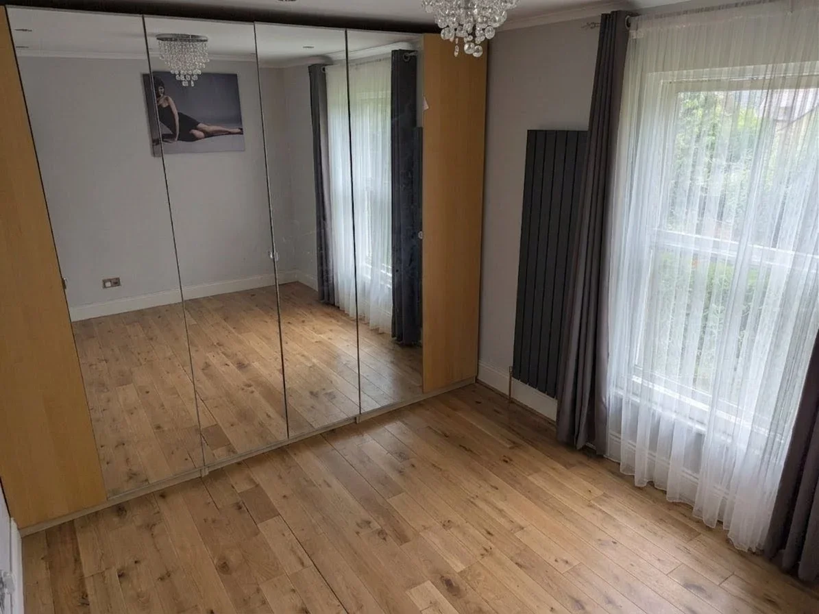 Flat Ivy Road in Greater London