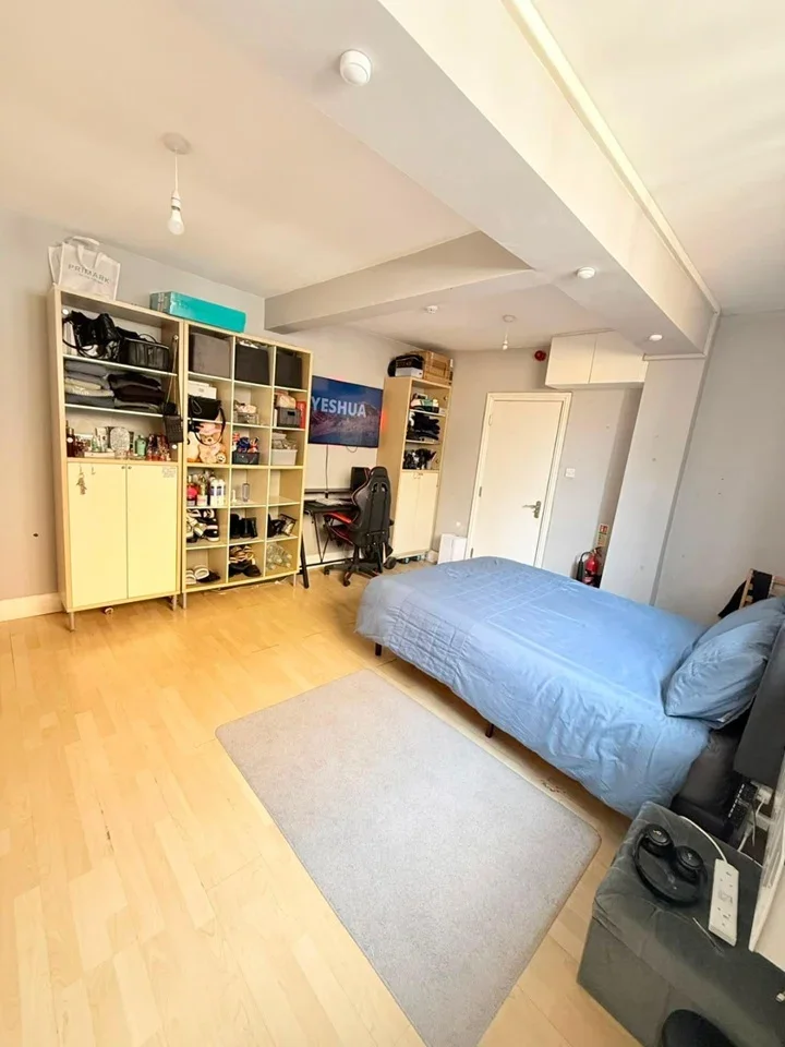 Flat Cranbrook Park in Greater London