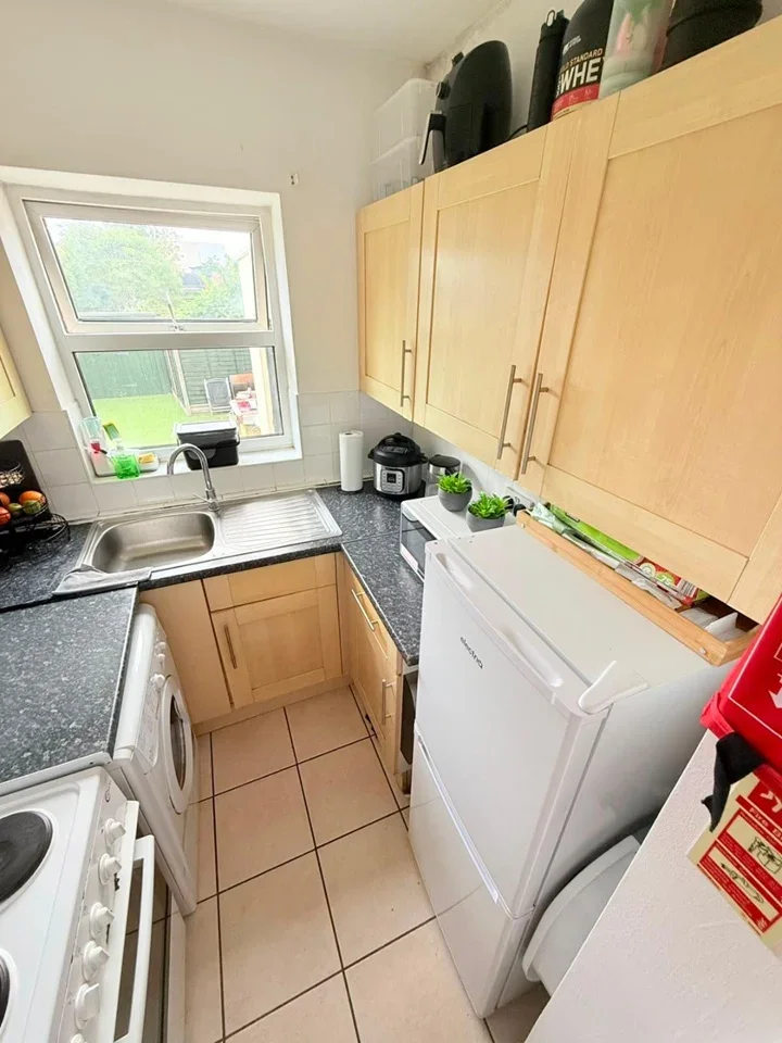 Flat Cranbrook Park in Greater London