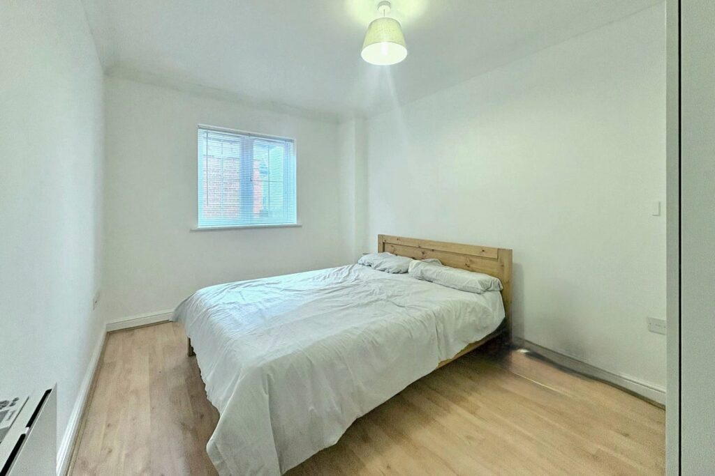 Flat Osnaburgh Hill in Surrey Heath
