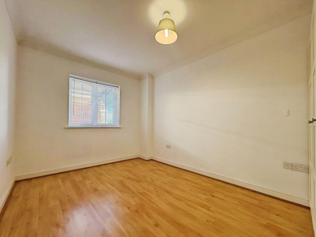 Flat Osnaburgh Hill in Surrey Heath