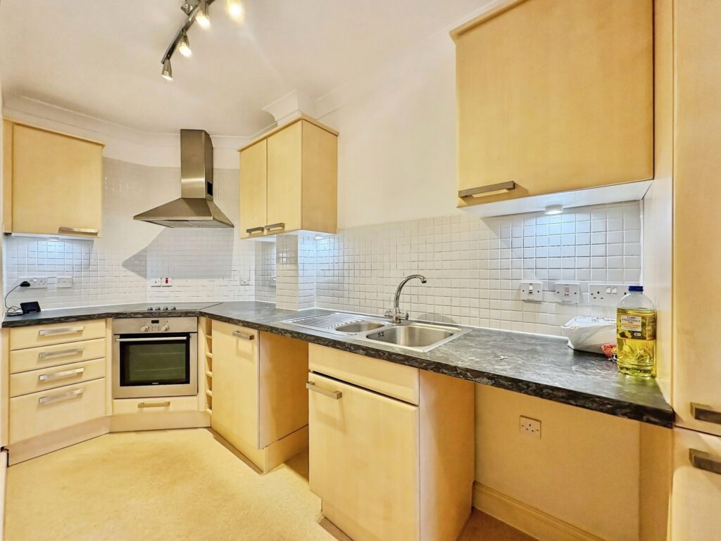 Flat Osnaburgh Hill in Surrey Heath