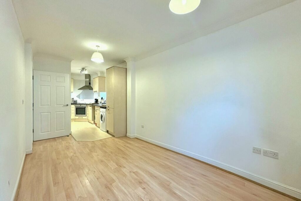 Flat Osnaburgh Hill in Surrey Heath