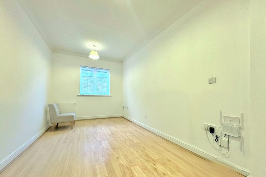 Flat Osnaburgh Hill in Surrey Heath