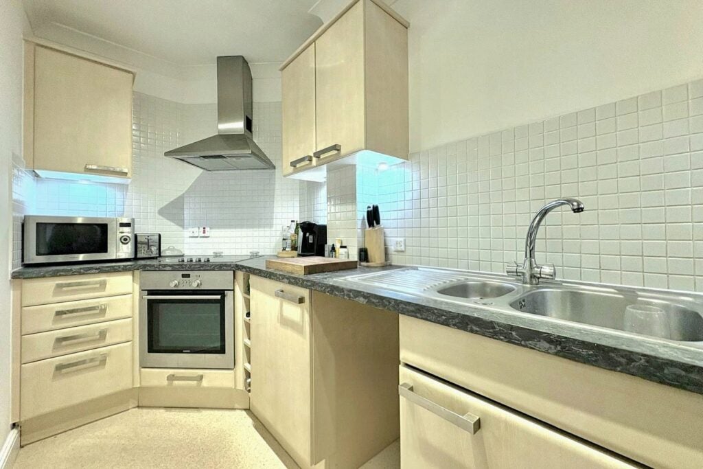 Flat Osnaburgh Hill in Surrey Heath