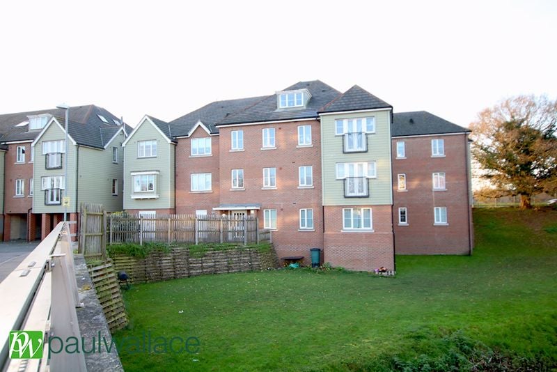Flat Watery Lane in Broxbourne