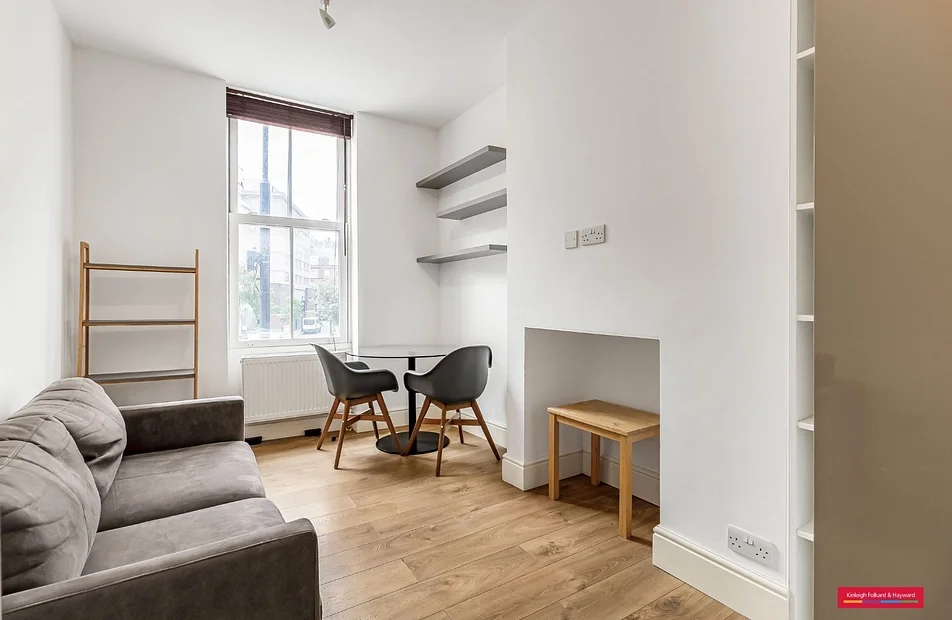 Flat Cleveland Street in Greater London
