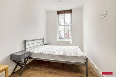 Flat Cleveland Street in Greater London