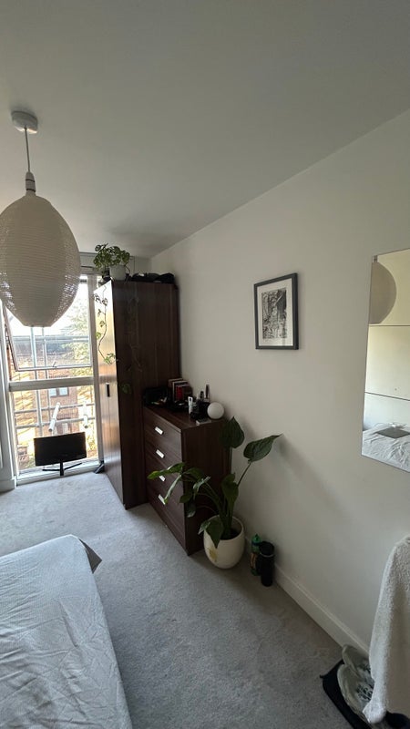 Room Laburnum Street in Greater London