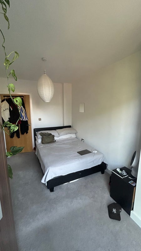 Room Laburnum Street in Greater London