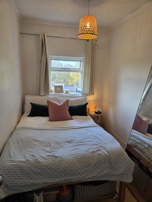 Flat Shooters Hill Road in Greater London