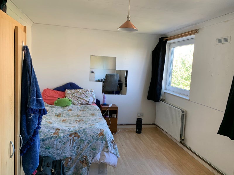 Room Maroon Street in Greater London