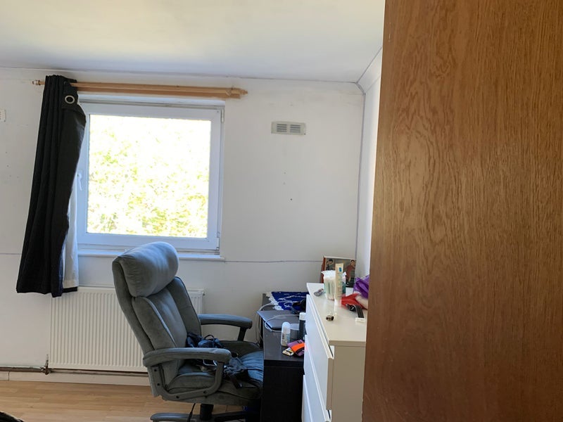 Room Maroon Street in Greater London