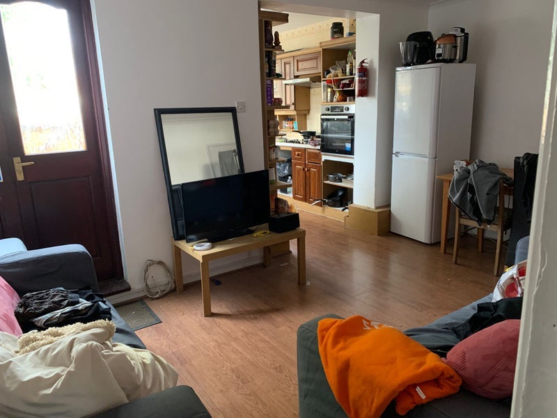 Room Maroon Street in Greater London