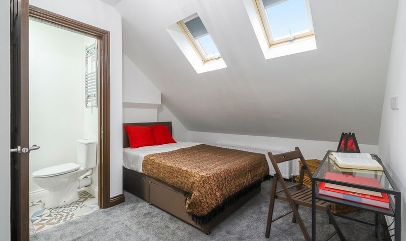 Room Bolingbroke Road in Coventry