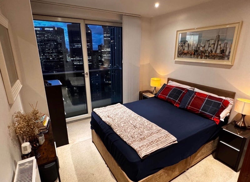 Room Lincoln Plaza in Greater London