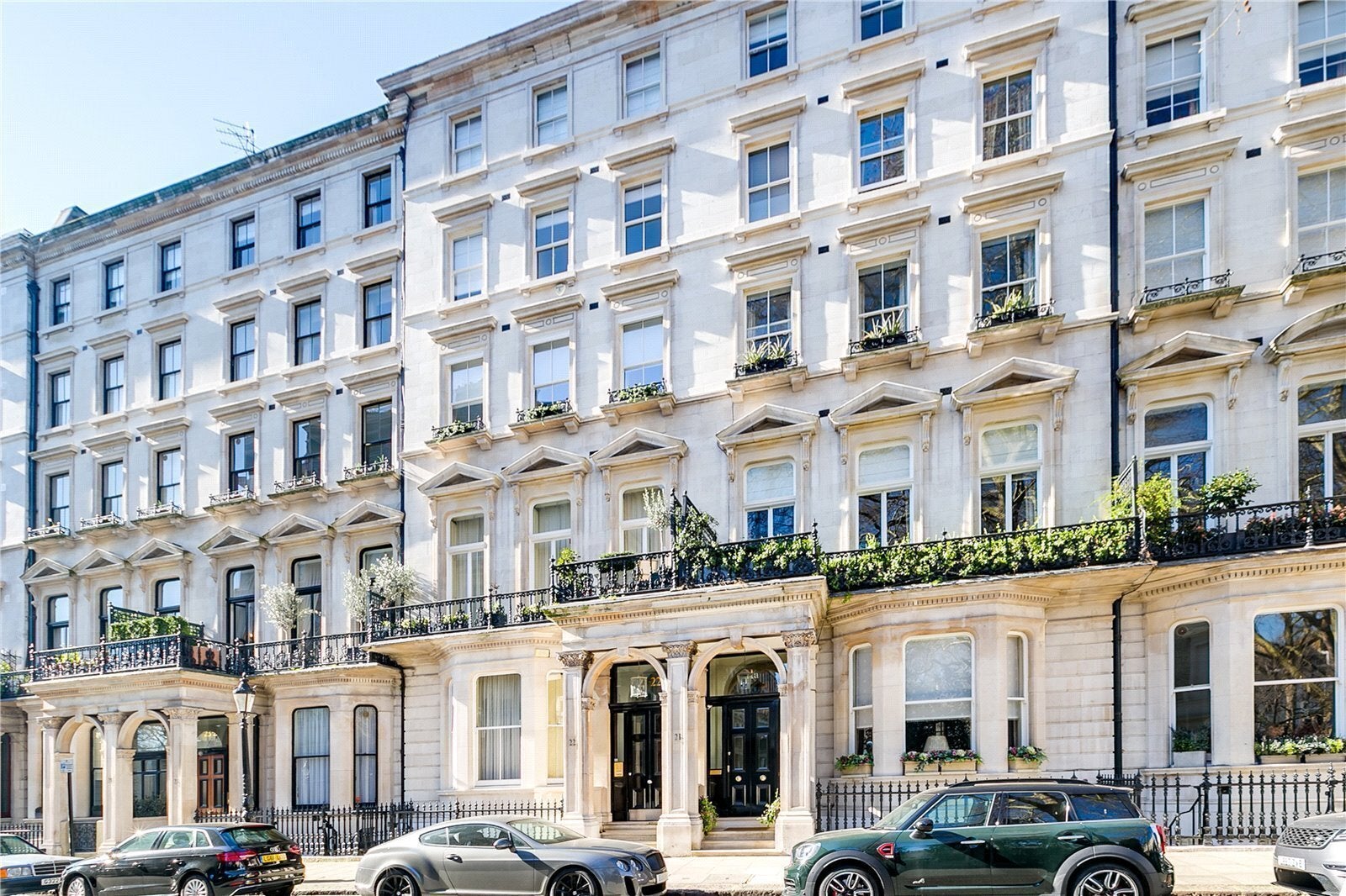 Flat Ennismore Gardens Mews in City of Westminster