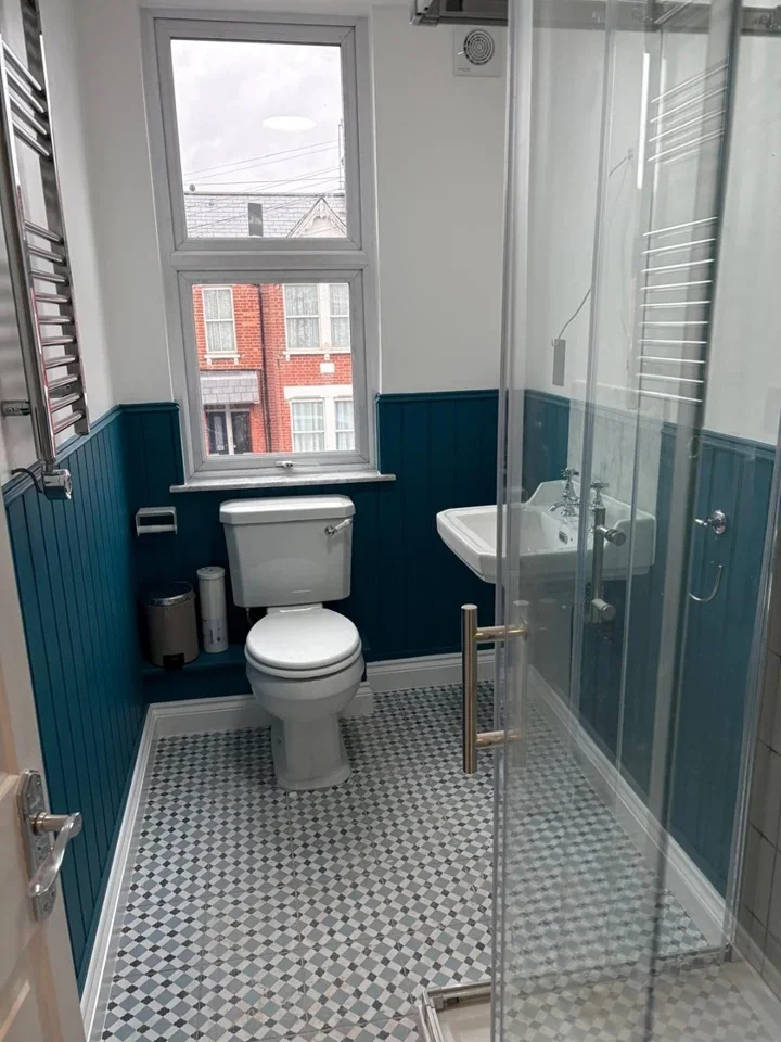 Room Deacon Road in Greater London