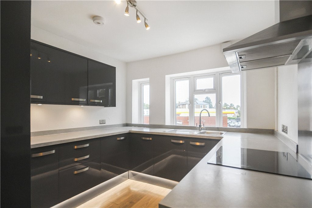 Flat Temple Market in Elmbridge