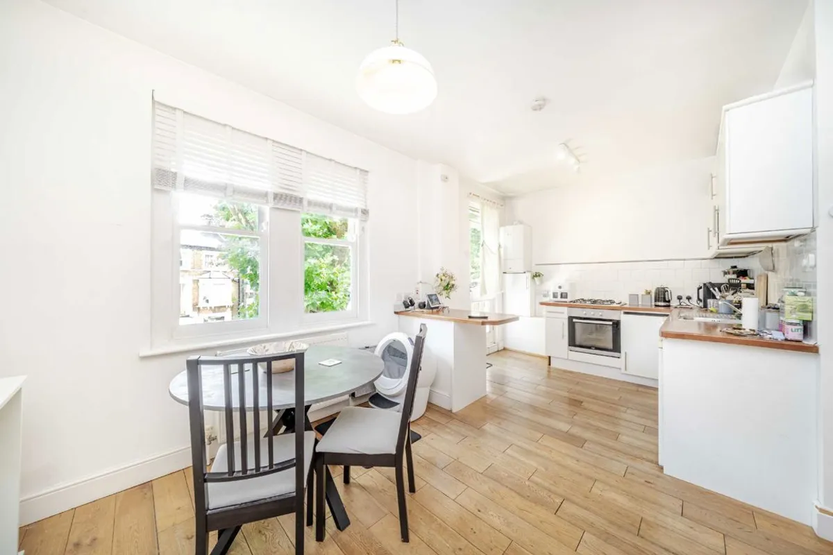 Flat Becondale Road in Greater London