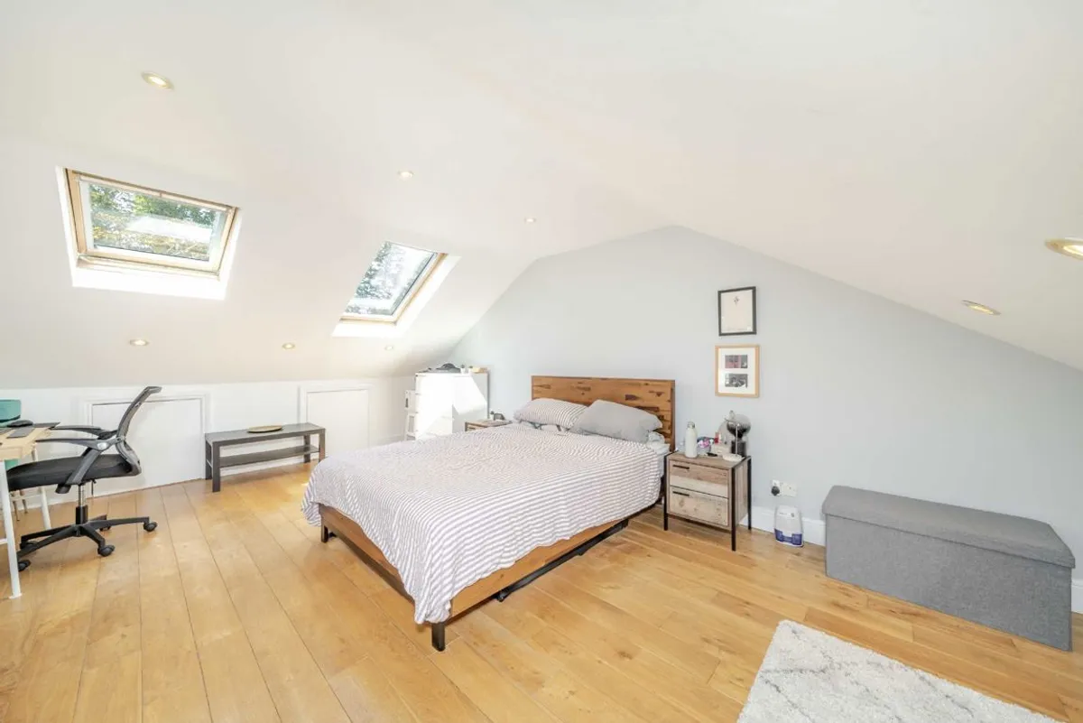 Flat Becondale Road in Greater London