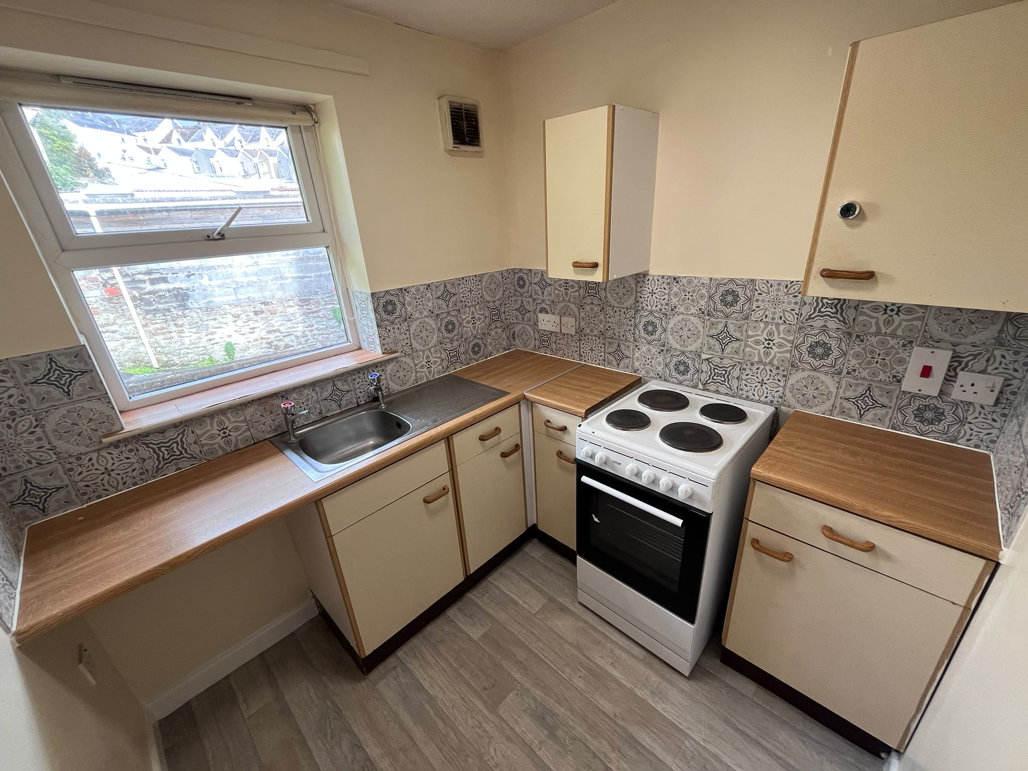 Flat Bryn-y-mor Crescent in Swansea