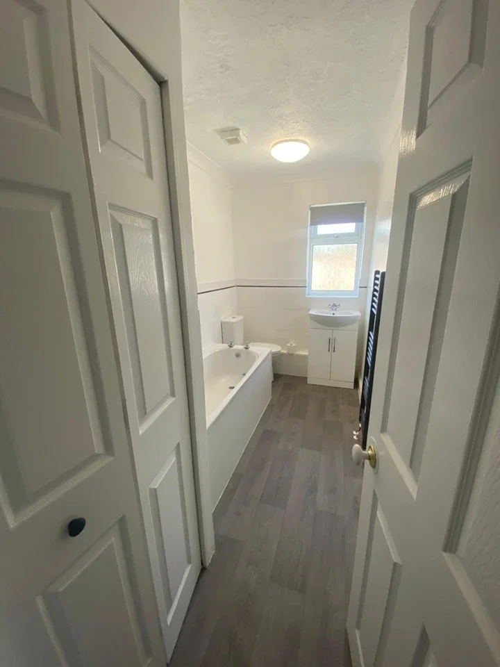 Flat Little Whyte in Huntingdonshire