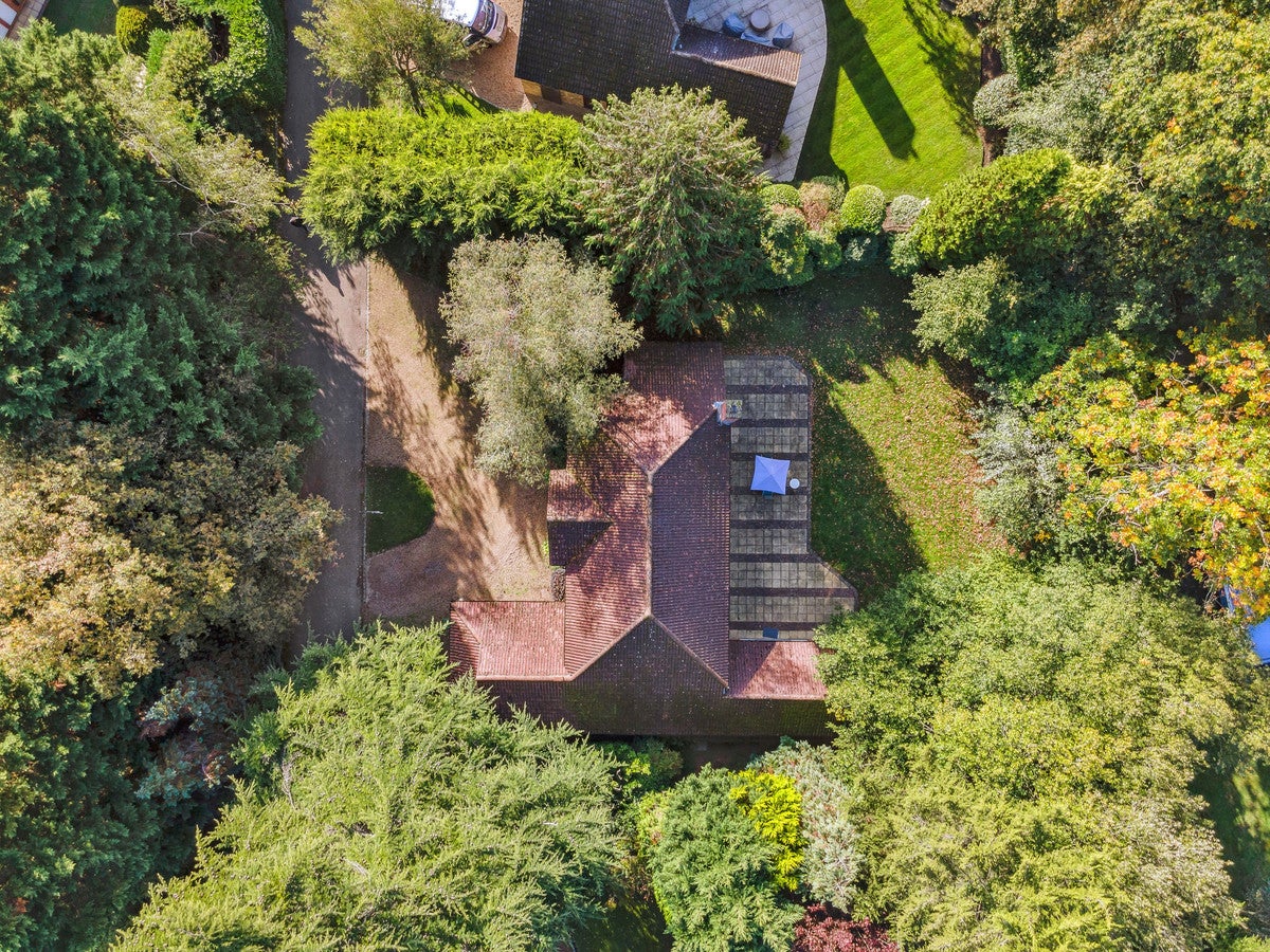 House Littleworth Lane in Elmbridge