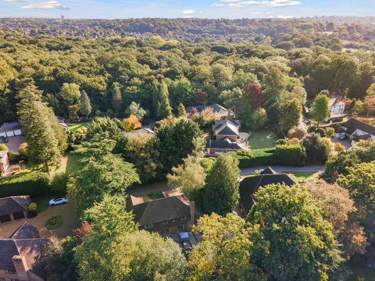 House Littleworth Lane in Elmbridge