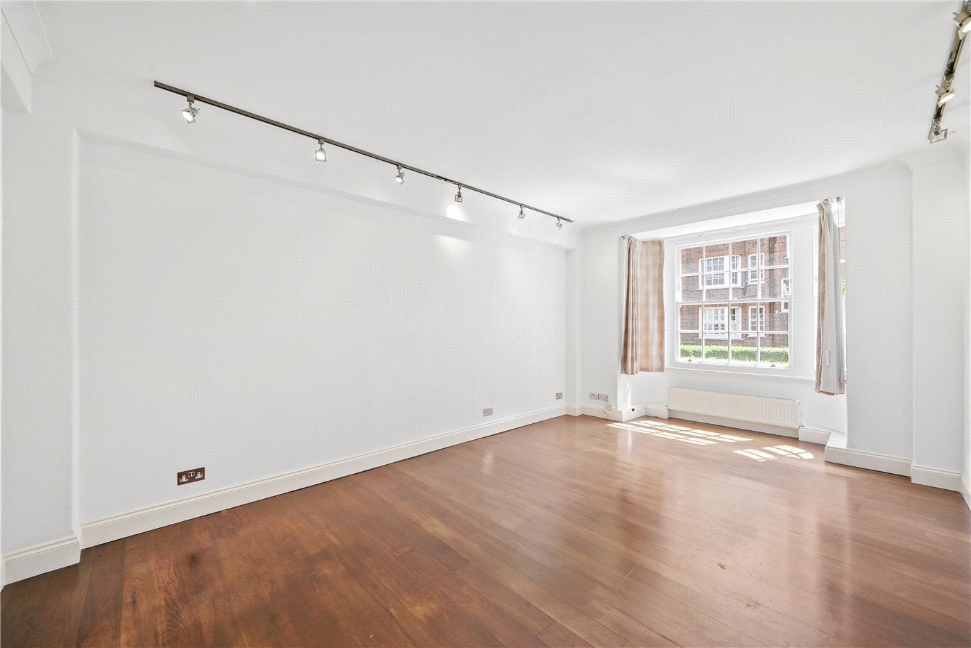 Flat Kensington Park Road in Greater London