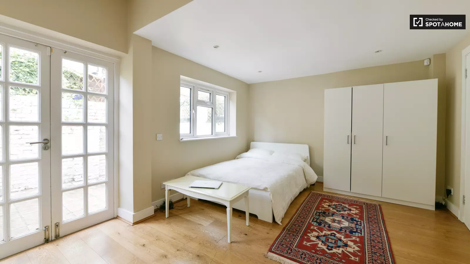 Flat Brookville Road in Greater London