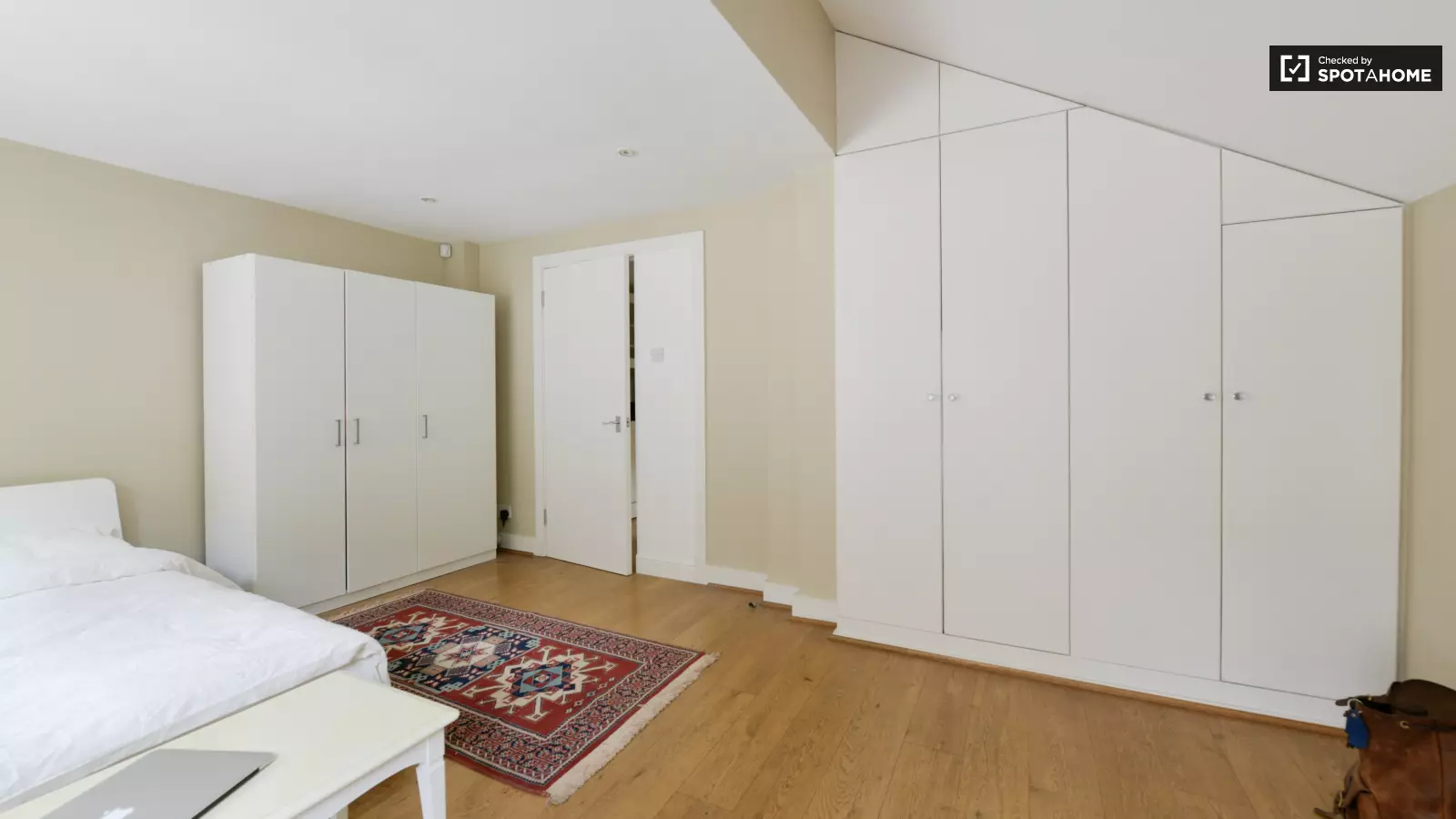 Flat Brookville Road in Greater London