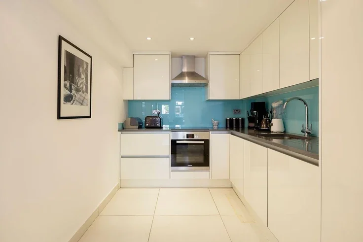 Flat Dawes Road in Greater London