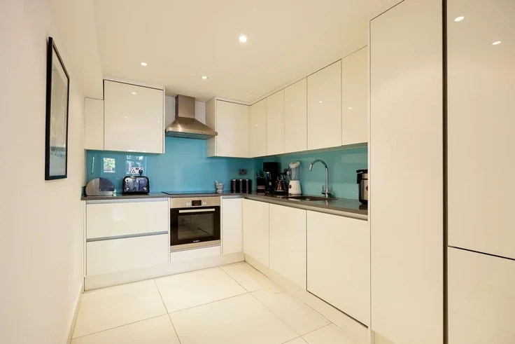 Flat Dawes Road in Greater London