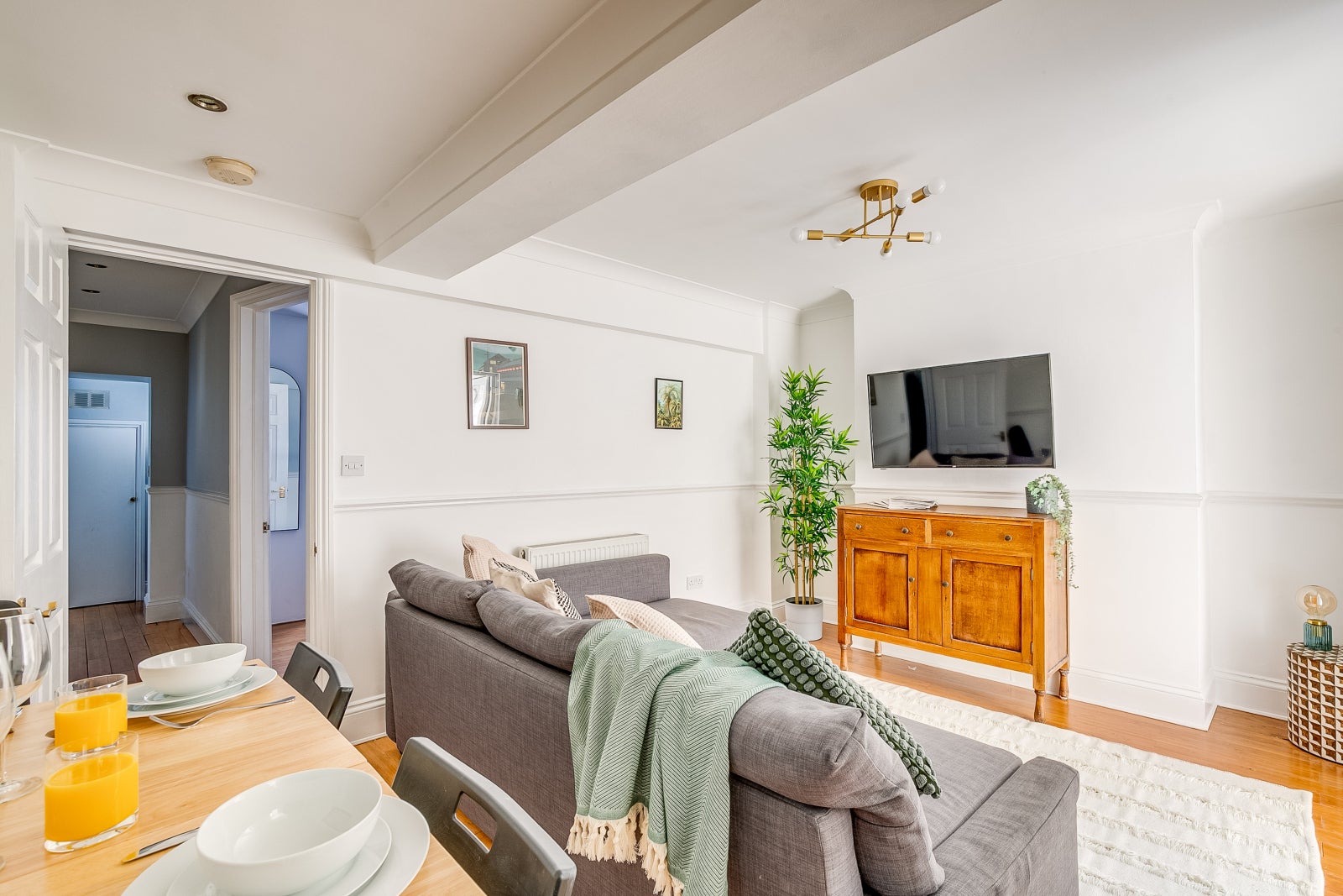 Flat Fairfield Road in Greater London