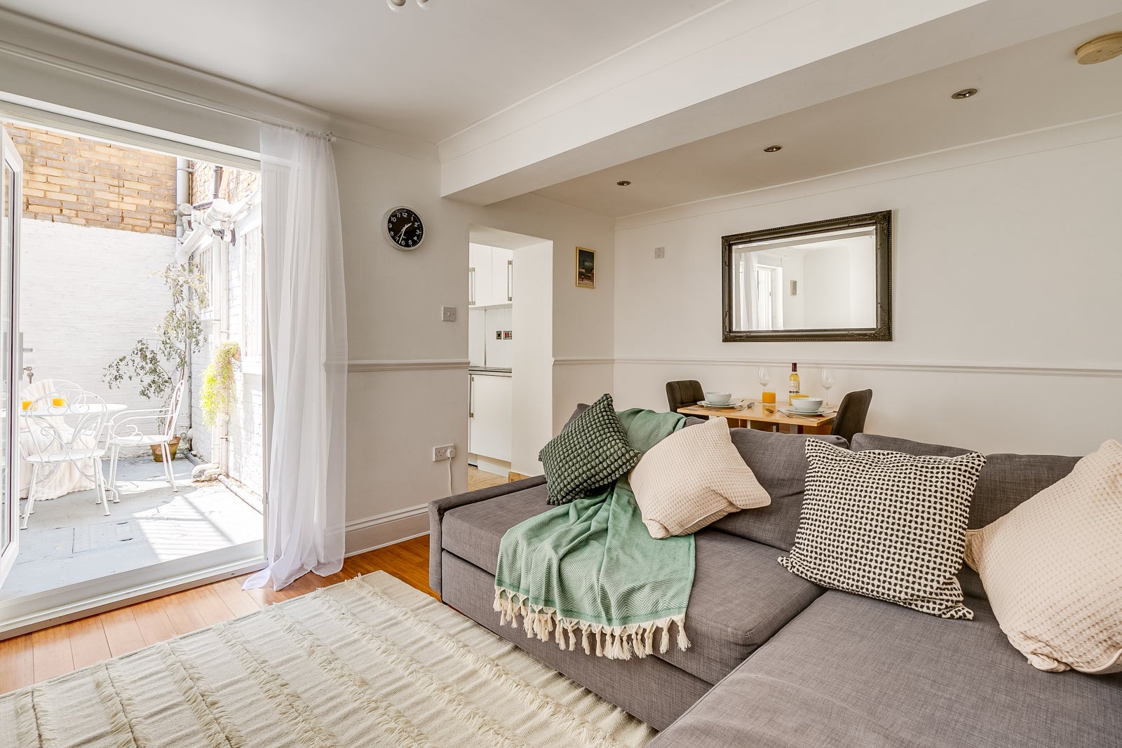 Flat Fairfield Road in Greater London
