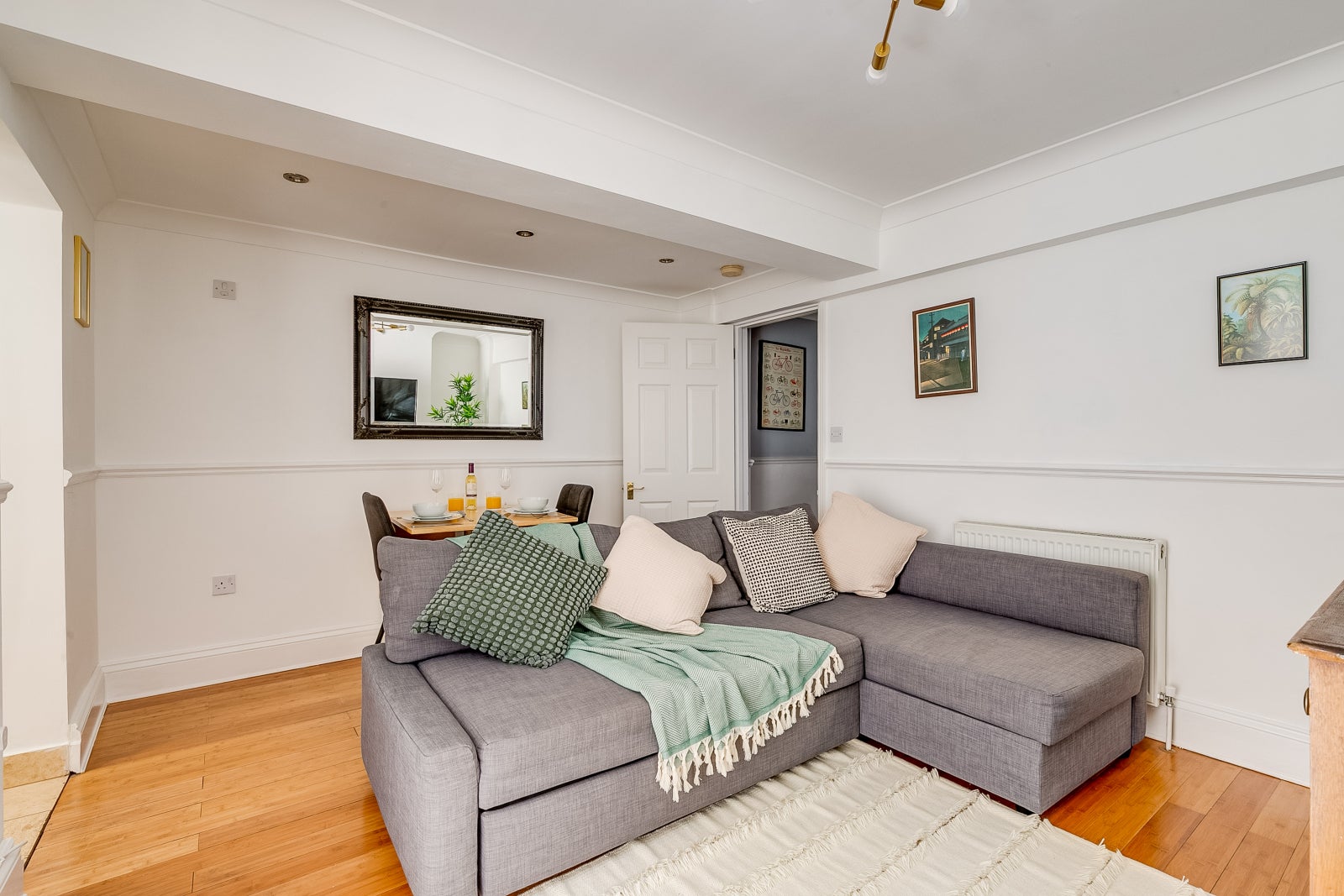 Flat Fairfield Road in Greater London