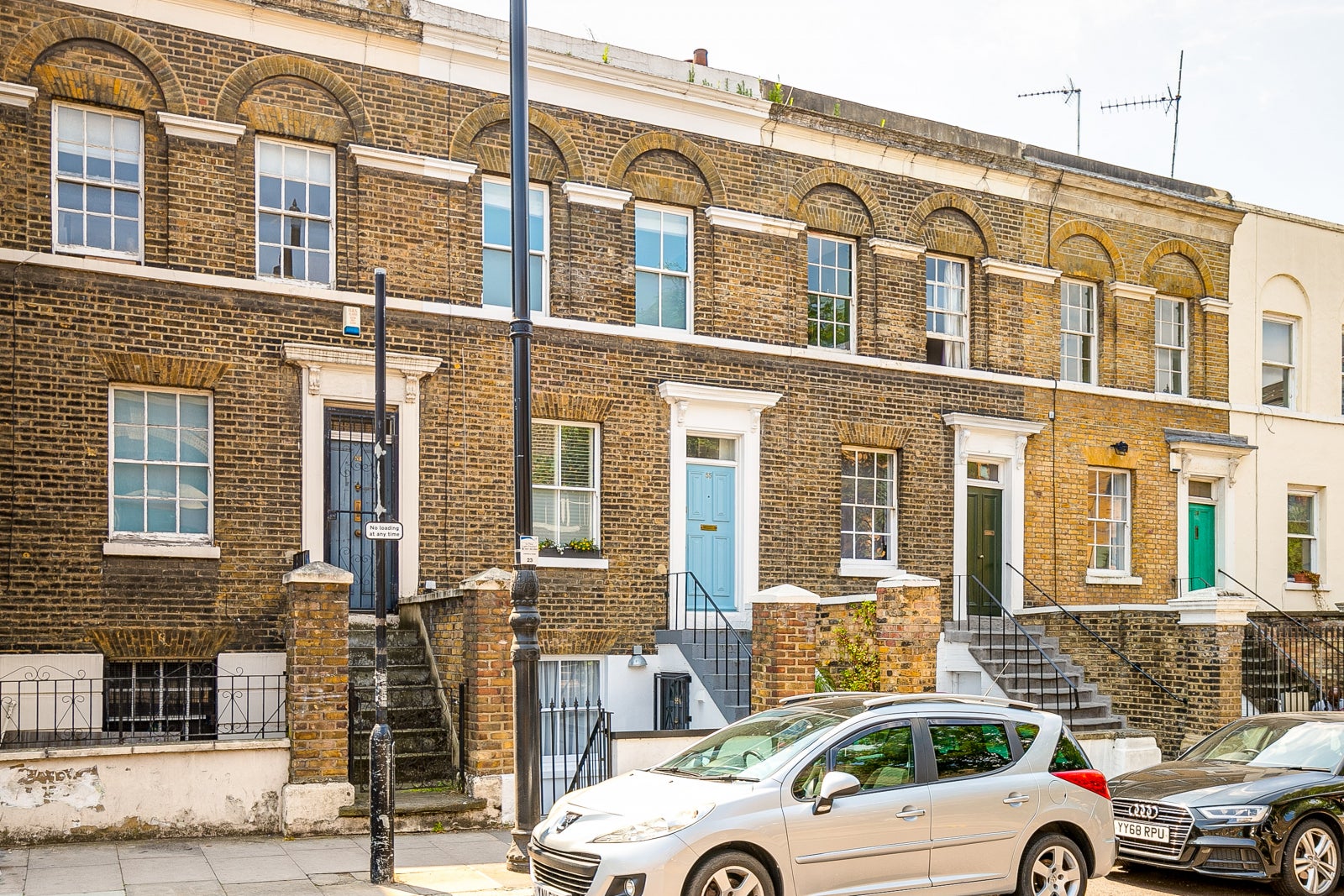 Flat Fairfield Road in Greater London