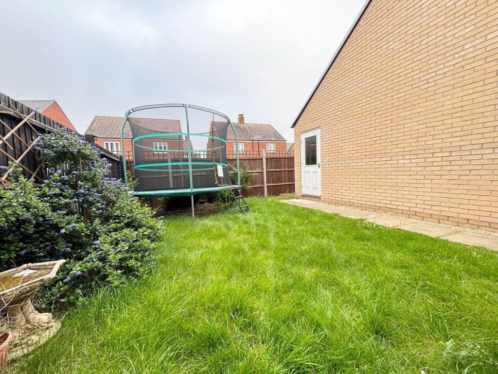 House Rutherford Way in Biggleswade