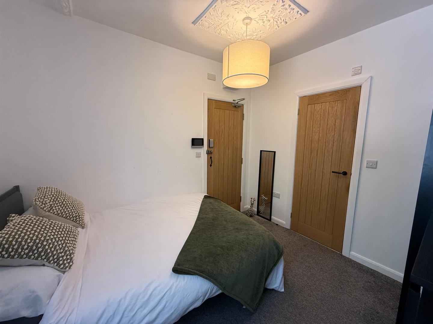 Room Shirburn Avenue in Mansfield Woodhouse