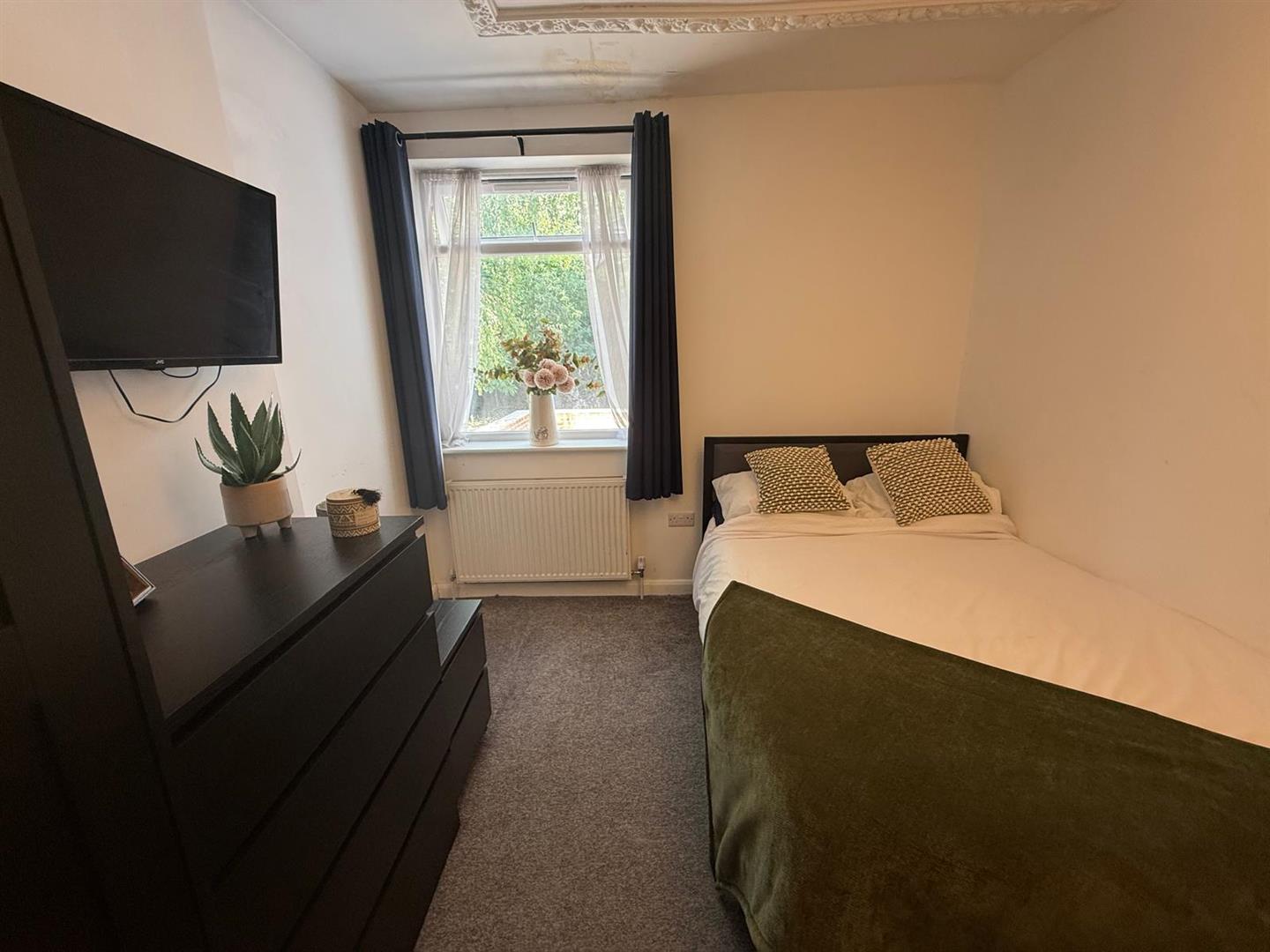 Room Shirburn Avenue in Mansfield Woodhouse