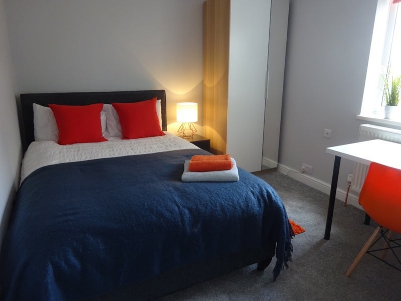 Room Selworthy Road in Bristol