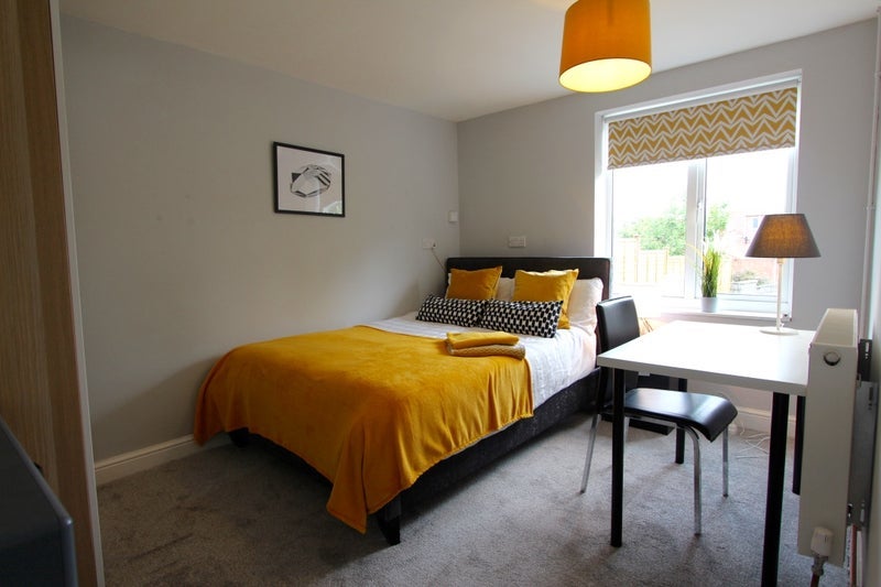 Room Selworthy Road in Bristol