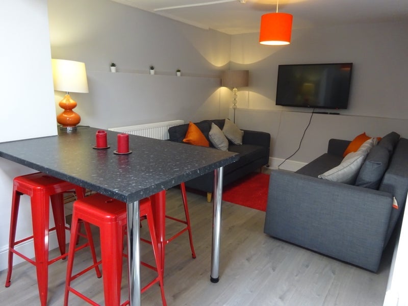 Room Selworthy Road in Bristol