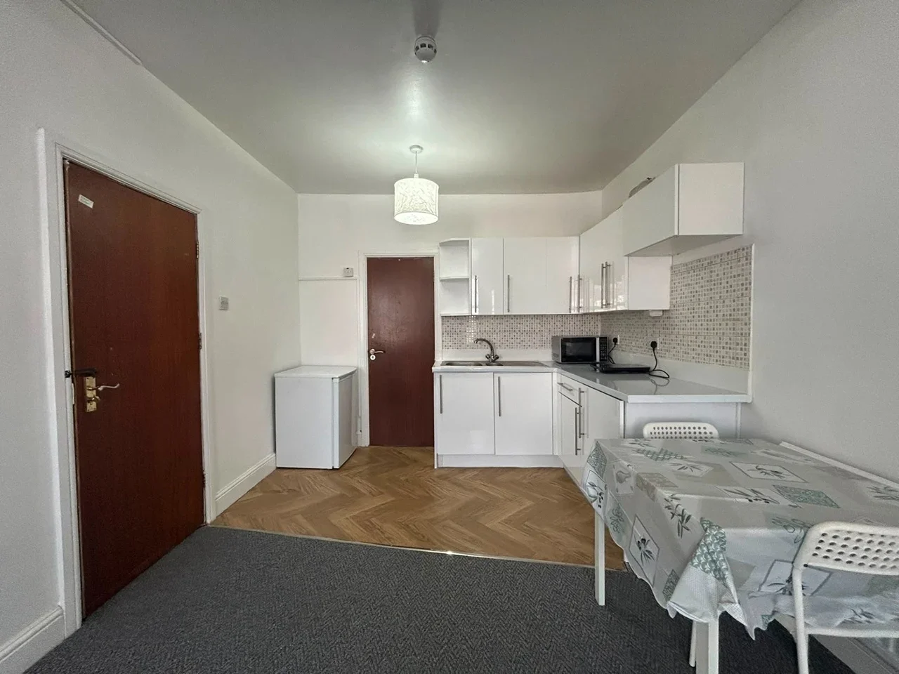 Flat Cecil Road in Greater London