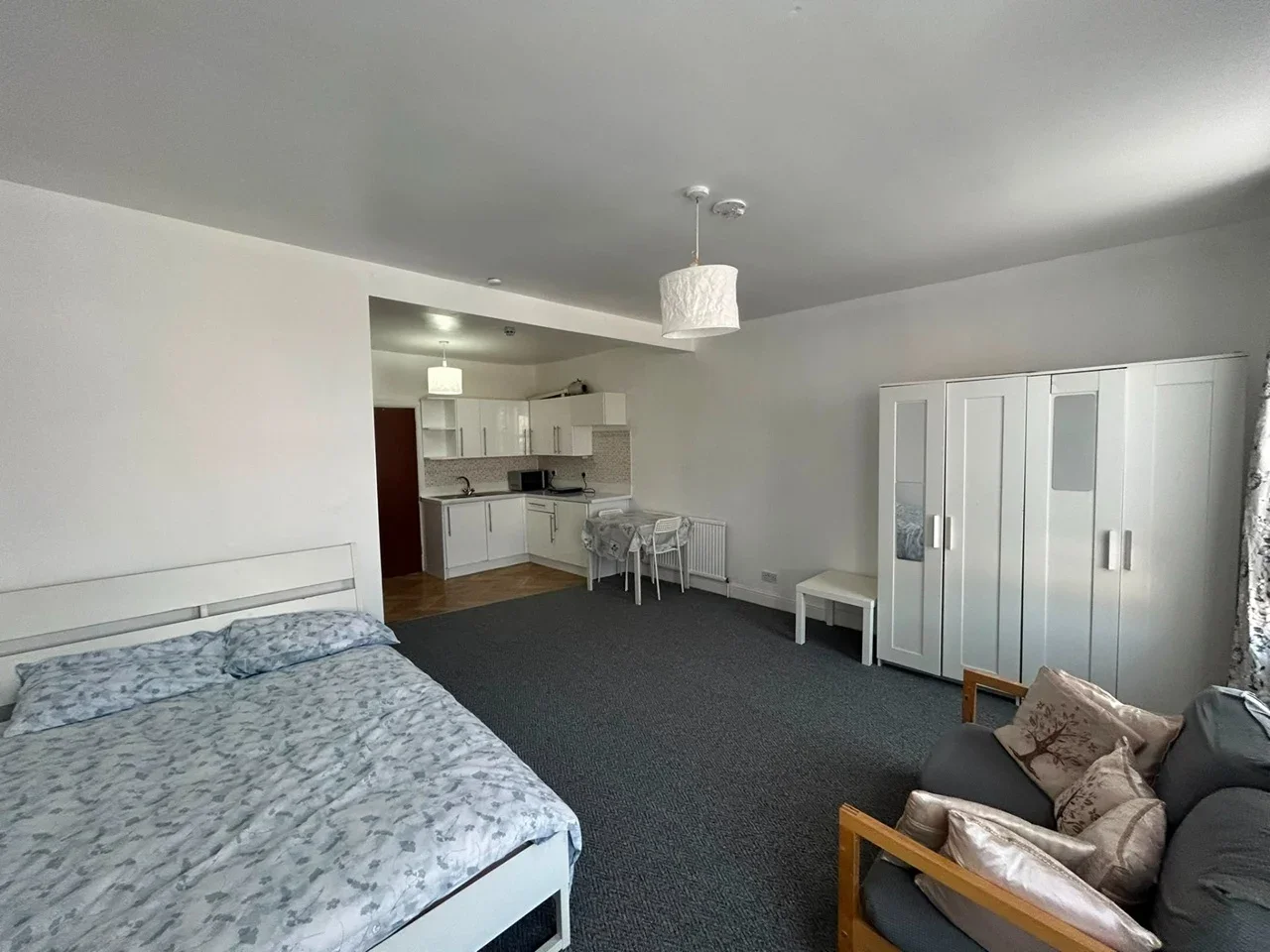 Flat Cecil Road in Greater London