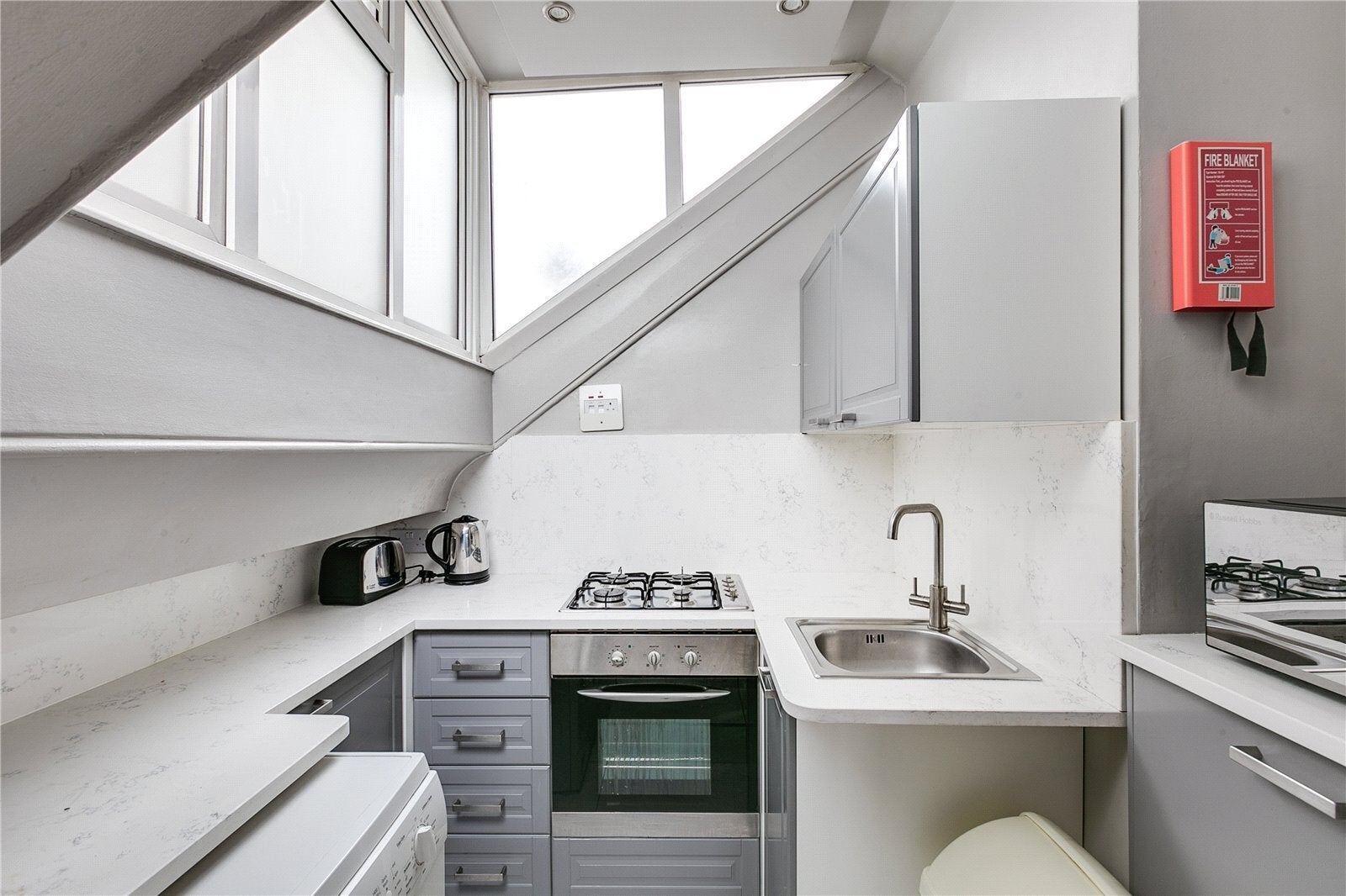 Flat Penywern Road in Greater London